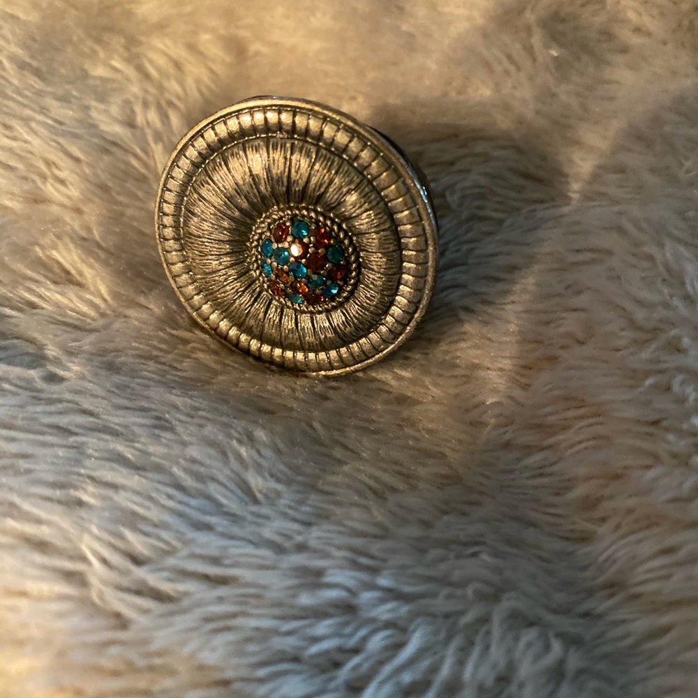 Unique Ring - Picture 3 of 4